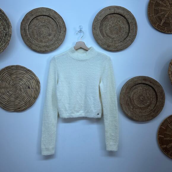 NEW Hollister White Mock Neck Cropped Fuzzy Knit Sweater Large Minimalist Y2K - Picture 1 of 5